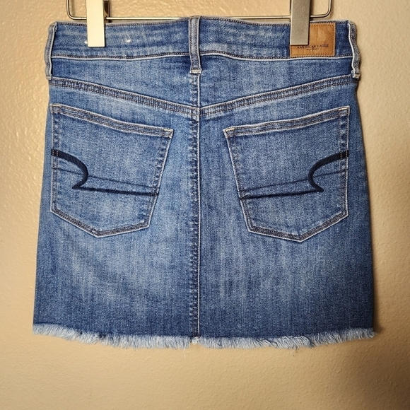 American Eagle Super Stretch X High Rise Frayed Edge Denim Mini Skirt-Size 4 - Picture 5 of 8